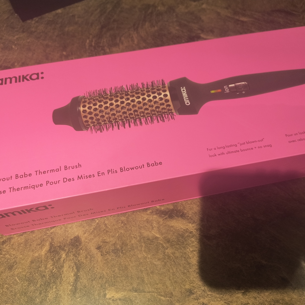 Amika Thermal Brush in Pink and Black